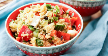 Rezept für griechischer Quinoa-Salat, Vegetarische-Rezepte mit frischen und leckeren Zutaten