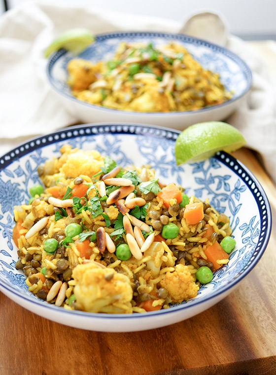 vegetarischer Thai Curry Reis mit Gemüse und Vollkorn-Basmati-Reis