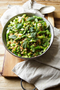 Grünkernsalat mit Spargel, Erbsen und Edamame von Elle Republic