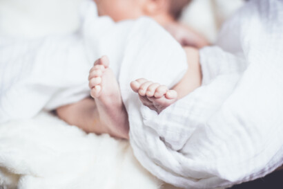 Baby im Bett