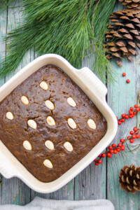 Winterlicher Ingwerkuchen mit Melasse und Apfel