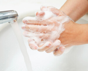richtiges Händewaschen schützt