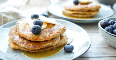 Gesunde Vollkorn Bananen Pancakes mit Dinkel und Bananen Rezept von Elle Republic