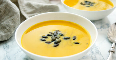 Hokkaido Kürbissuppe mit Äpfeln und Lauch