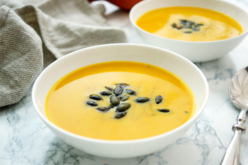 Hokkaido Kürbissuppe mit Äpfeln und Lauch