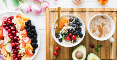 Gesunde Lebensmittel, Obst und Porridge, Essen als Schmerzmittel