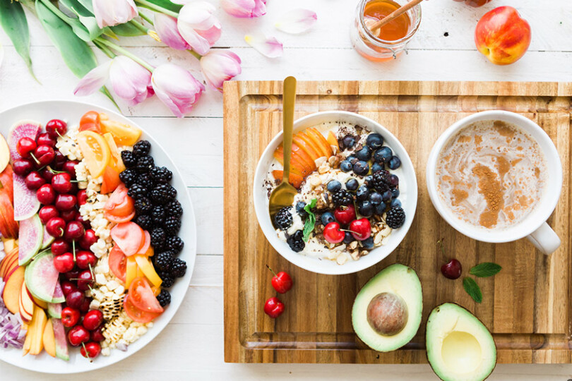 Gesunde Lebensmittel, Obst und Porridge, Essen als Schmerzmittel