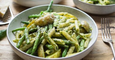 Ligurische Pasta mit grünen Bohnen, Kartoffeln und Pesto