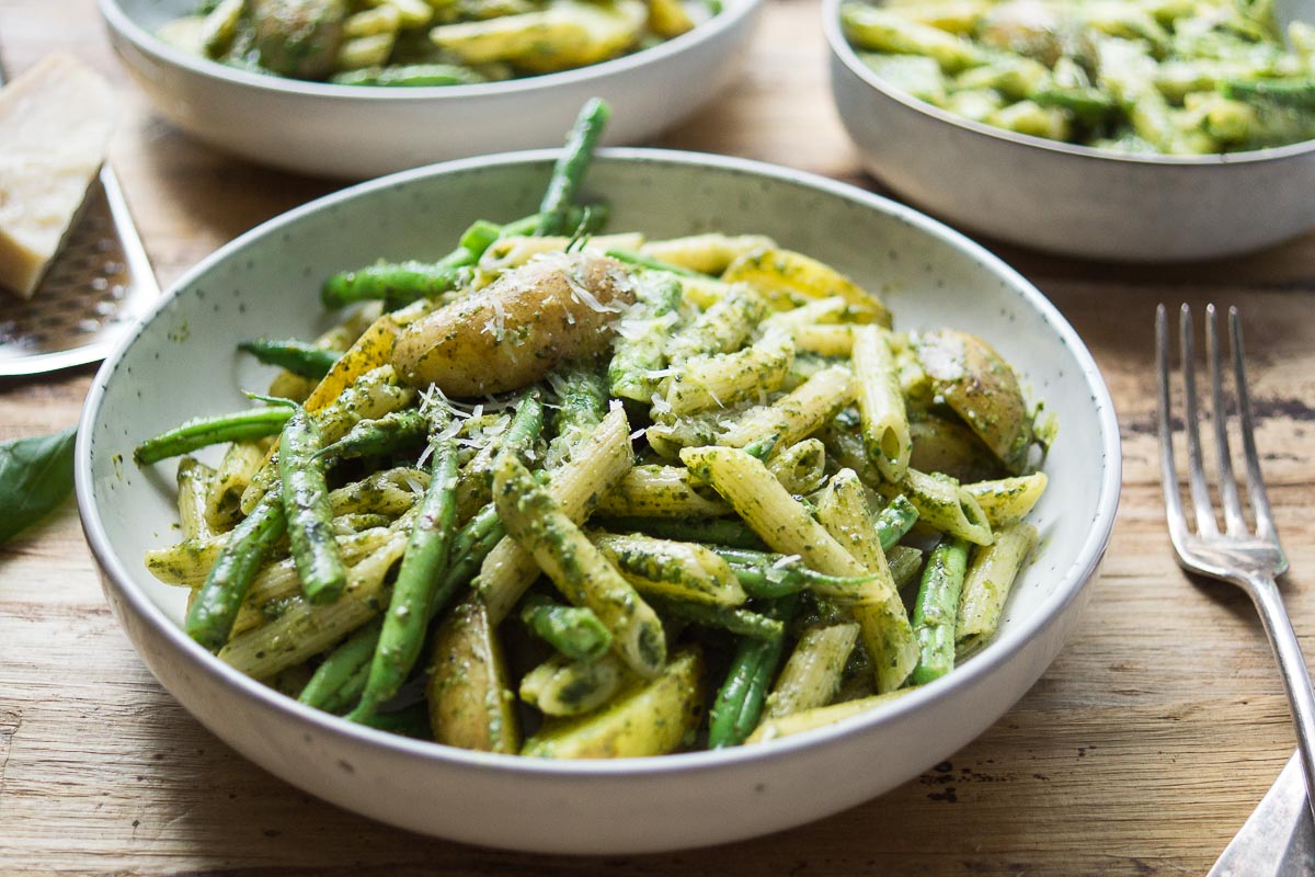 Ligurische Pasta mit grünen Bohnen, Kartoffeln und Pesto