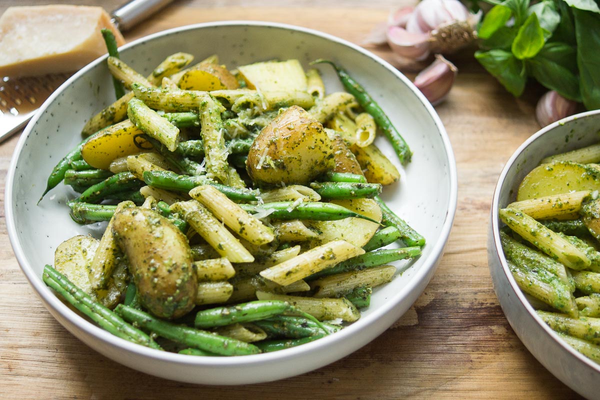 Ligurische Pasta mit grünen Bohnen, Kartoffeln und Pesto