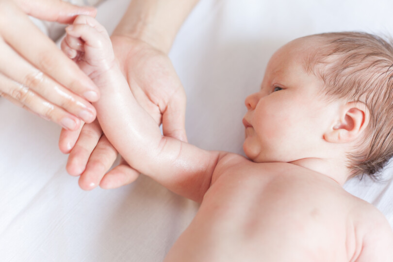 Babymassage leicht gemacht - Tipps für frischgebackene Eltern