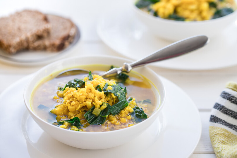 Detox-Linsen-Suppe mit Kurkuma