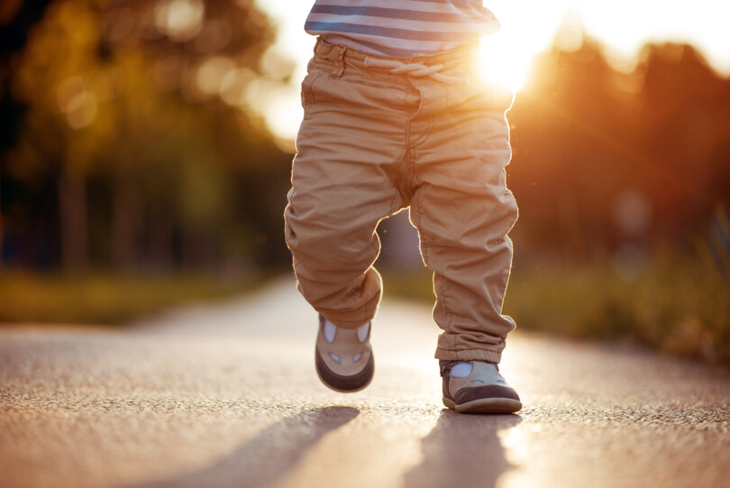 Babys erste Schritte – ein magischer und besonderer Moment