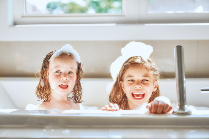 Badespaß für Kinder - Schaumparty in der Wanne
