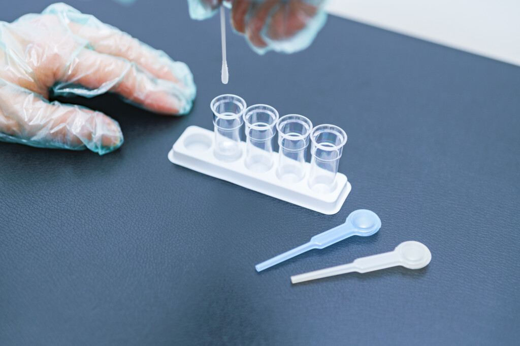 Corona-Test bei Kindern - PCR-Test im Labor, beim Arzt oder der Apotheke